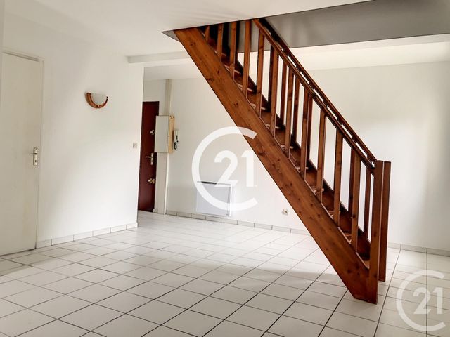 Appartement Duplex à louer - 2 pièces - 32.0 m2 - ST MICHEL SUR ORGE - 91 - ILE-DE-FRANCE - Century 21 Capitole Immobilier